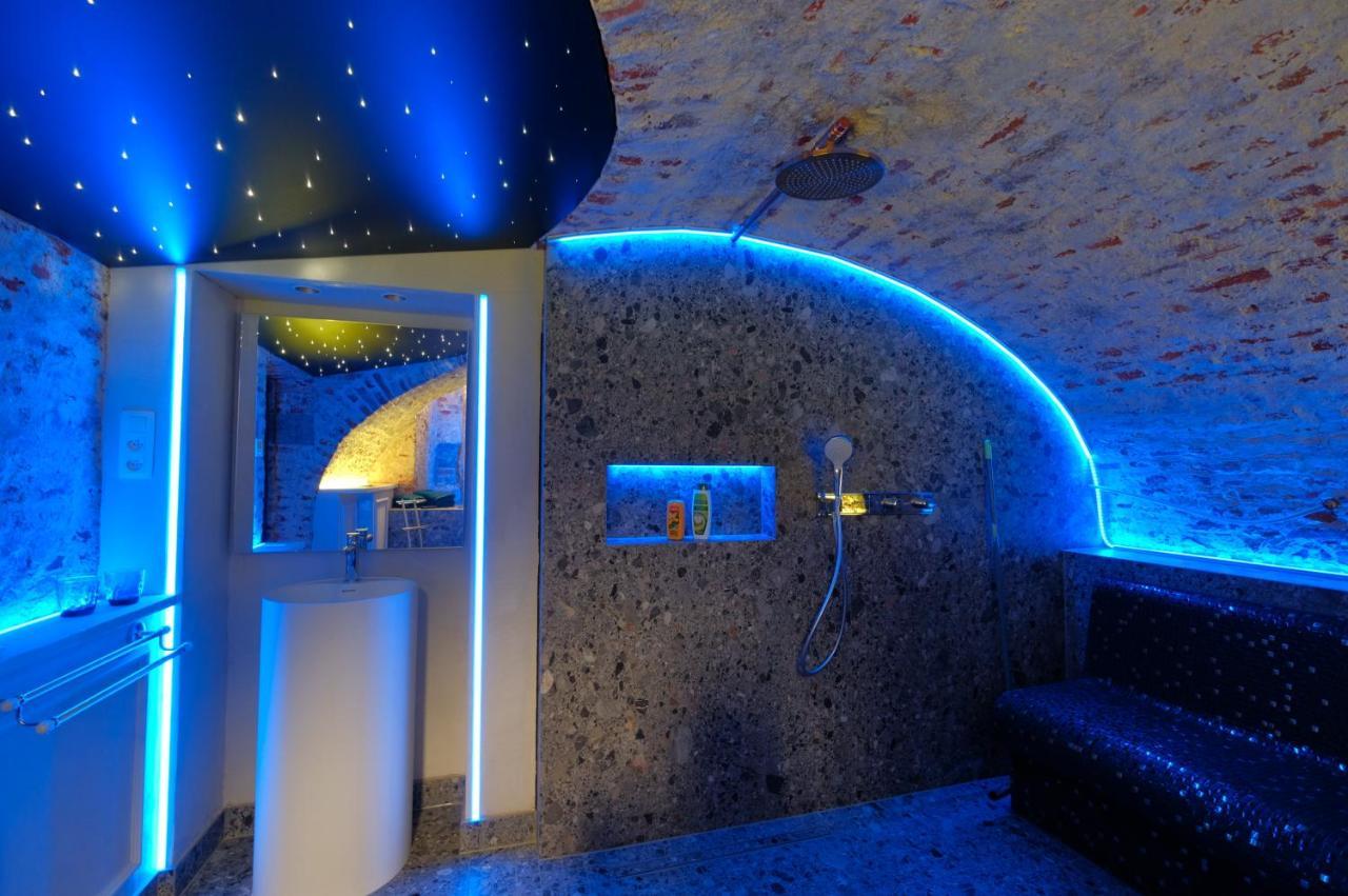 Secret Jacuzzi Mons - Parking Prive Gratuit Bed & Breakfast Luaran gambar