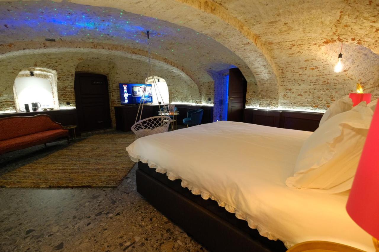 Secret Jacuzzi Mons - Parking Prive Gratuit Bed & Breakfast Luaran gambar