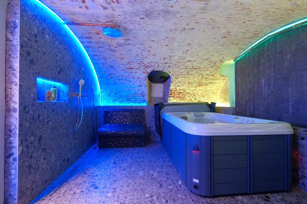 Secret Jacuzzi Mons - Parking Prive Gratuit Bed & Breakfast Luaran gambar
